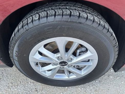 Used 2023 Kia Carnival LX FWD image 23