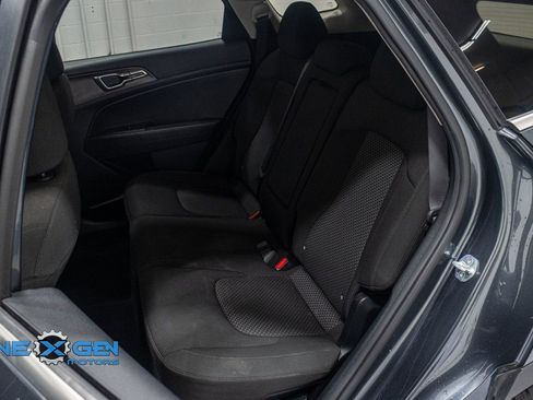 Used 2024 Kia Sportage LX image 32