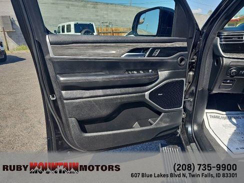 Used 2022 Jeep Wagoneer Series III w/ Premium Group I AWD/4WD image 10