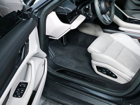 Certified 2022 Porsche Taycan GTS image 8