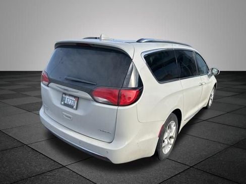 Used 2019 Chrysler Pacifica Limited image 9