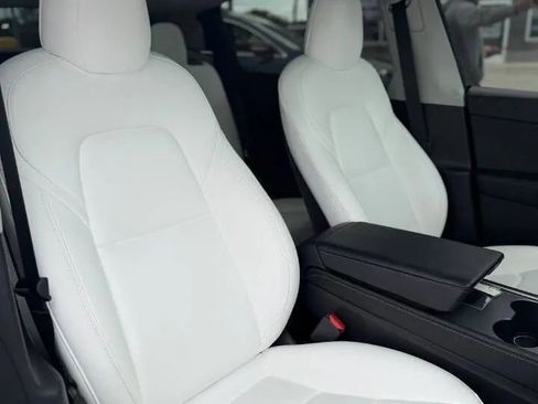 Used 2022 Tesla Model Y Performance AWD/4WD image 13