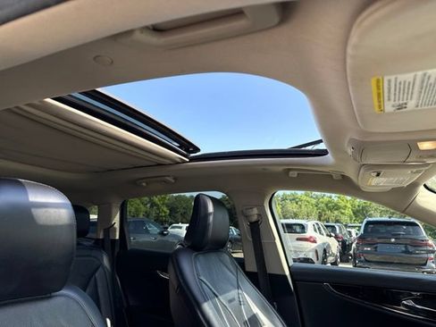 Used 2021 Lincoln Nautilus Reserve FWD image 10