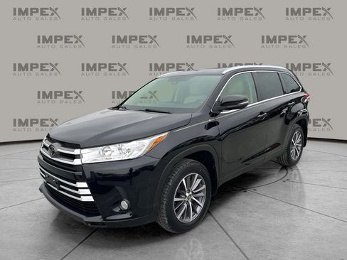 Used 2019 Toyota Highlander XLE image 1
