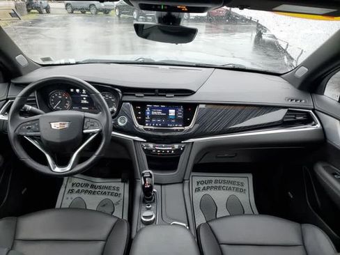 Used 2023 Cadillac XT6 Premium Luxury w/ Technology Package AWD/4WD image 17