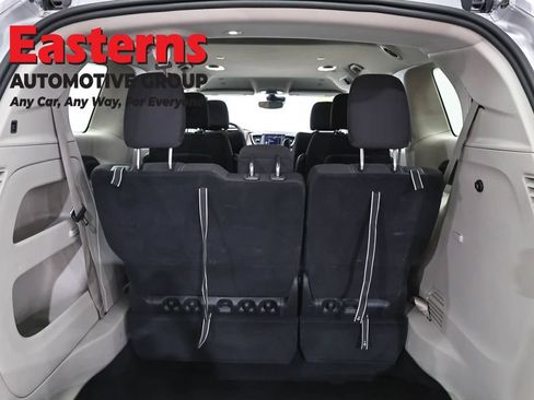 Used 2023 Chrysler Voyager LX FWD image 9