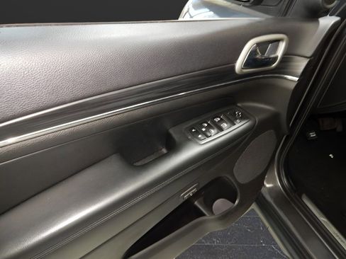 Used 2019 Jeep Grand Cherokee Limited image 9