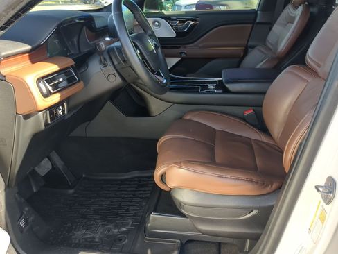 Used 2023 Lincoln Aviator Reserve w/ Equipment Group 201A image 11