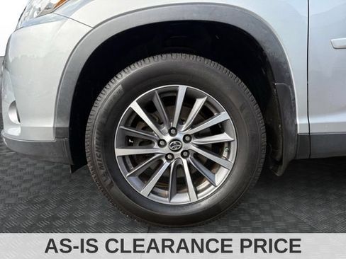 Used 2019 Toyota Highlander XLE AWD/4WD image 15