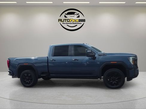 Used 2025 GMC Sierra 2500 Denali Ultimate AWD/4WD image 8