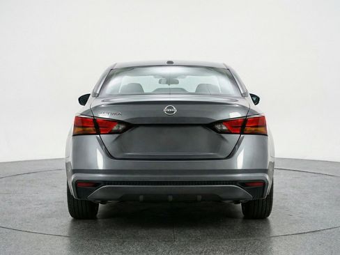 Used 2025 Nissan Altima 2.5 SV FWD image 7