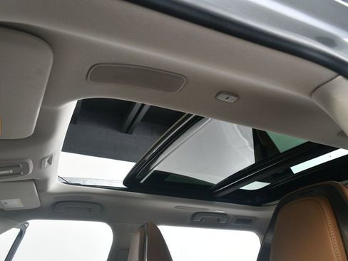 Used 2025 INFINITI QX80 Sensory image 6