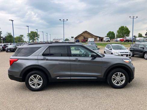 Used 2024 Ford Explorer XLT w/ Equipment Group 202A AWD/4WD image 5
