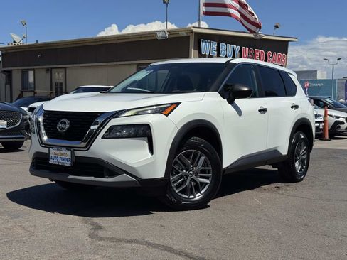 Used 2022 Nissan Rogue S FWD image 2