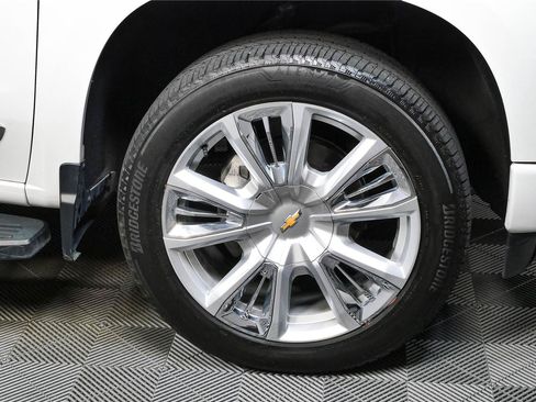 Used 2023 Chevrolet Silverado 1500 High Country w/ High Country Premium Package AWD/4WD image 36