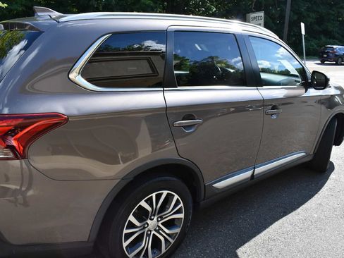 Used 2017 Mitsubishi Outlander SE AWD/4WD image 58