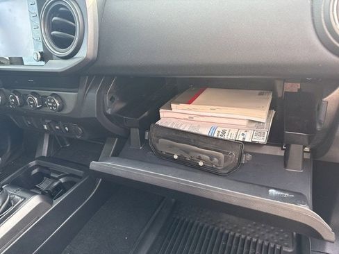 Used 2020 Toyota Tacoma TRD Sport image 15