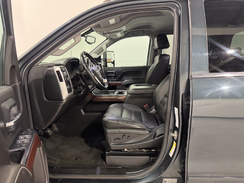 Used 2018 GMC Sierra 3500 SLE w/ SLE Preferred Package AWD/4WD image 14