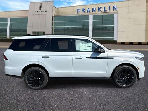 New 2025 Lincoln Navigator Reserve w/ Jet Appearance Package AWD/4WD image 8