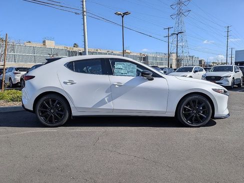 New 2026 MAZDA MAZDA3 Hatchback w/Premium Plus Pkg image 8