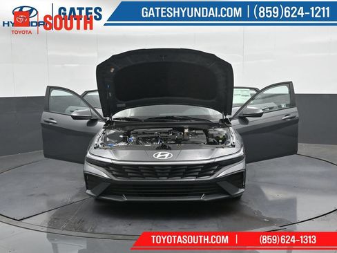 Used 2025 Hyundai Elantra SE FWD image 52