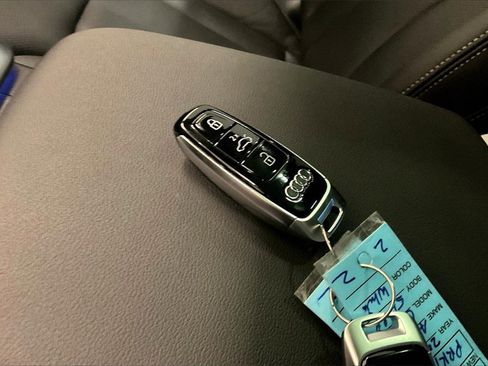 Used 2023 Audi Q8 Premium Plus w/ Premium Plus Package image 11