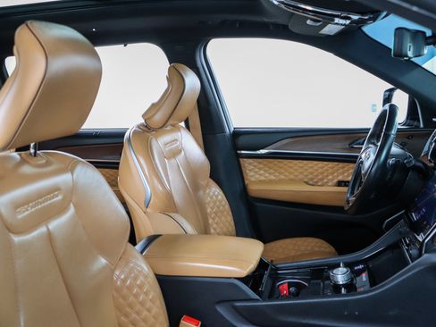 Used 2022 Jeep Grand Cherokee L Summit w/ Advanced Protech Group IV AWD/4WD image 30