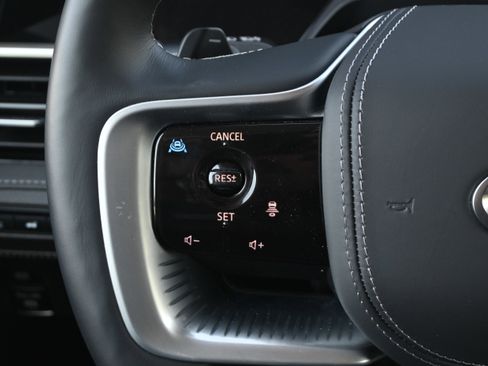 Used 2025 INFINITI QX80 Sensory image 31