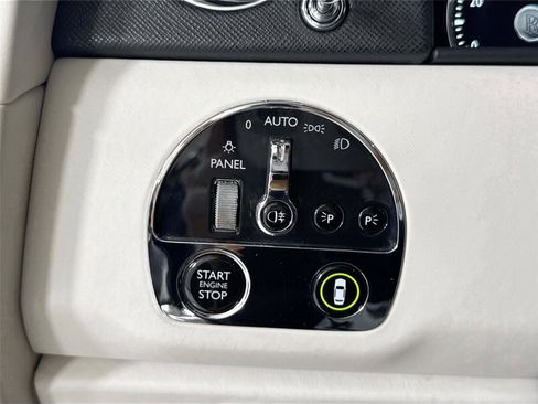 Used 2019 Rolls-Royce Cullinan image 26