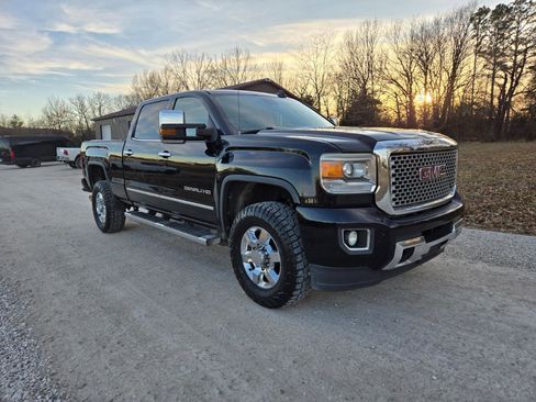 Used 2015 GMC Sierra 2500 Denali w/ Duramax Plus Package image 9