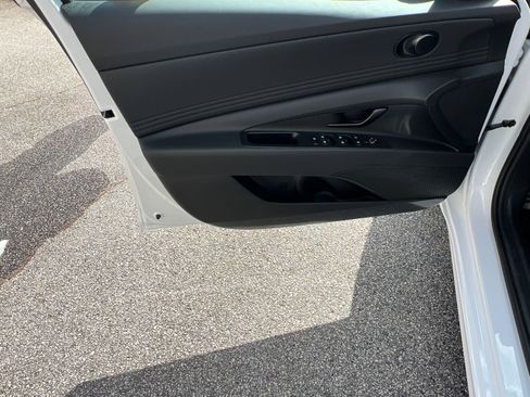 Certified 2025 Hyundai Elantra Sport image 18