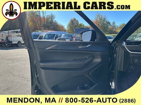 New 2025 Jeep Grand Cherokee Altitude image 23