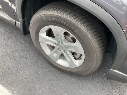 Used 2023 Honda Pilot LX image 3