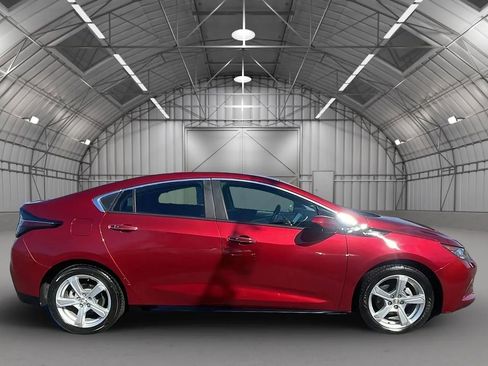 Used 2018 Chevrolet Volt LT w/ Comfort Package image 2