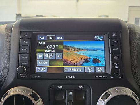 Used 2016 Jeep Wrangler Unlimited Sahara w/ Dual Top Group AWD/4WD image 23
