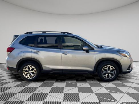 Used 2024 Subaru Forester Premium image 12
