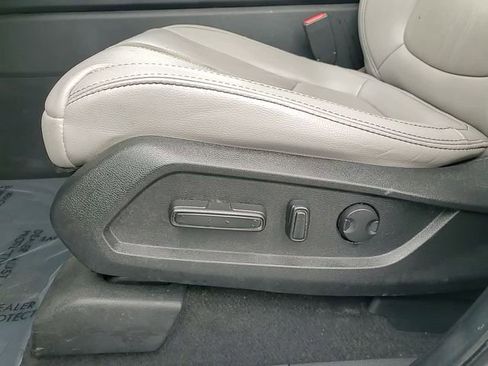 Used 2023 Honda Pilot Touring image 14