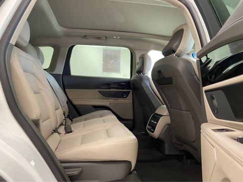 Used 2024 Lincoln Nautilus Premier w/ Equipment Group 102A image 18