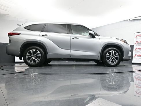 Used 2022 Toyota Highlander XLE image 34