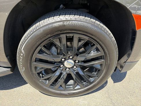 Used 2021 Chevrolet Suburban Premier AWD/4WD image 34