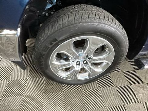 Used 2024 RAM 1500 Big Horn AWD/4WD image 9