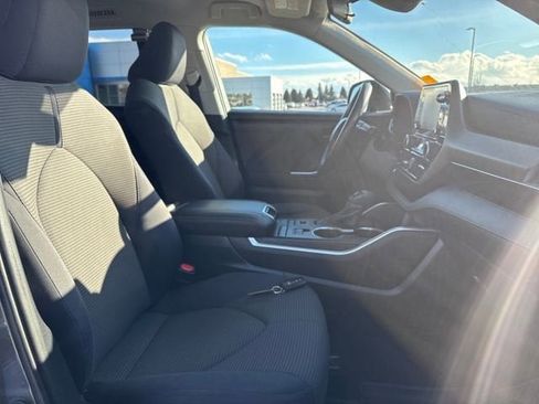 Used 2020 Toyota Highlander L image 23