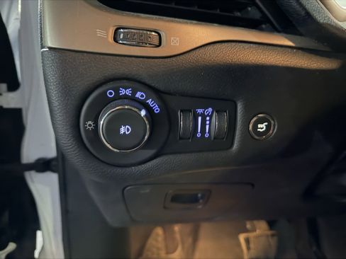 Used 2018 Jeep Cherokee Limited w/ Technology Group image 14