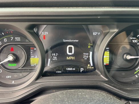Used 2025 Jeep Wrangler Unlimited Sahara w/ Safety Group AWD/4WD image 32