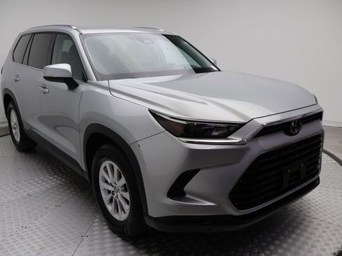 Certified 2025 Toyota Grand Highlander AWD image 6