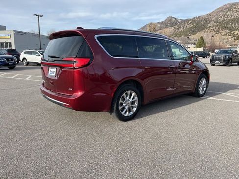 Used 2021 Chrysler Pacifica Touring-L w/ Uconnect Theater Family Group image 3