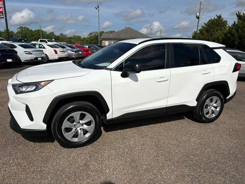 Used 2021 Toyota RAV4 LE image 11