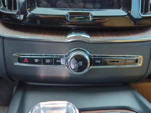 Used 2025 Volvo XC60 B5 Ultra w/ Protection Package Premier image 23