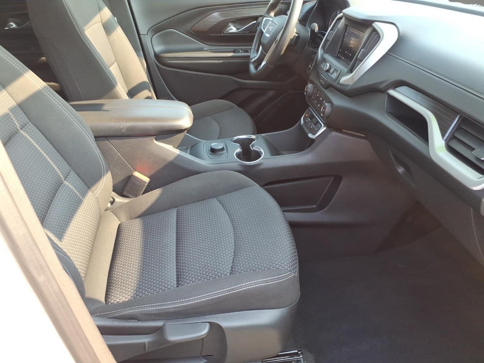 Used 2024 GMC Terrain SLE AWD/4WD image 6
