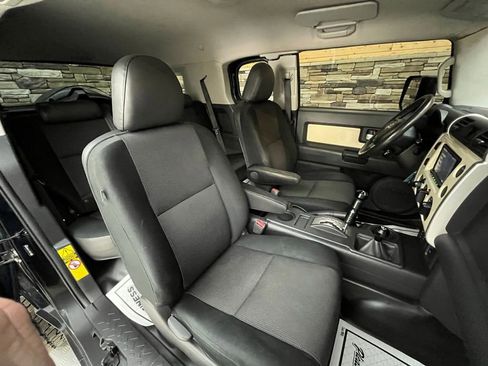 Used 2009 Toyota FJ Cruiser 4WD image 37